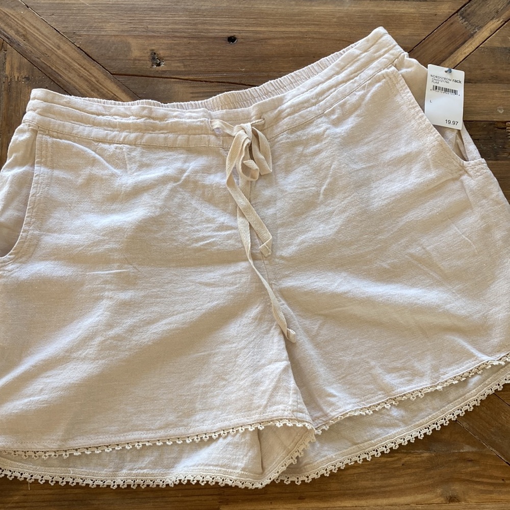 Nordstrom Caslon Large sand color linen shorts - Picture 2 of 7